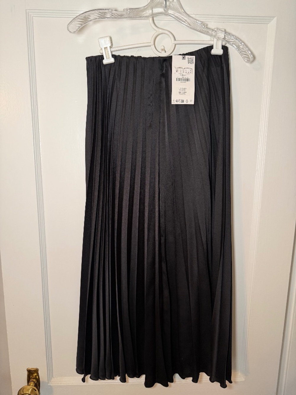 Zara pleated midi skirt. NWT